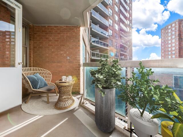 Studio at Parker Towers: 104-40 Queens Blvd