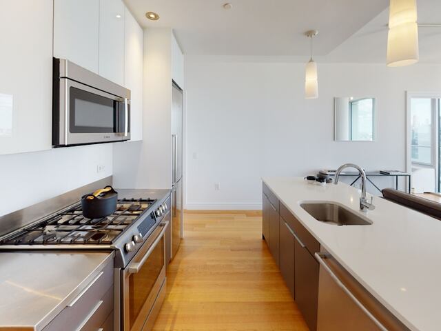 2-Bedroom at 300 Ashland Place