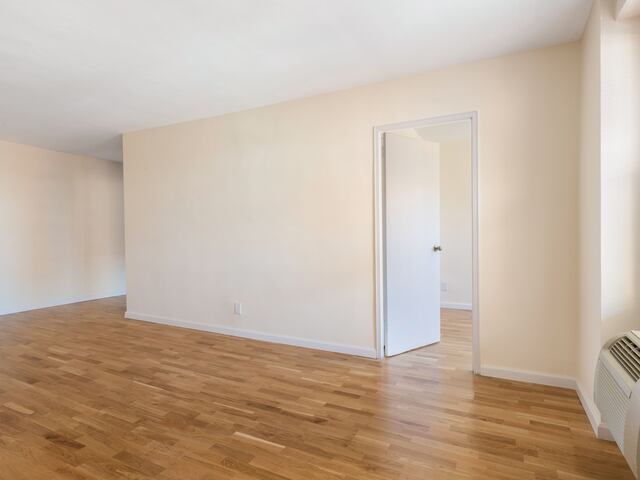 1-Bedroom at LeFrak City: Mexico