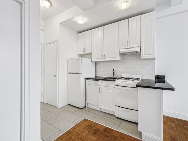 Studio at South Pierre (aka 160 West 71st)