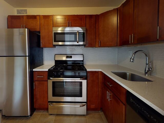 Studio at Parker Towers: 104-60 Queens Blvd