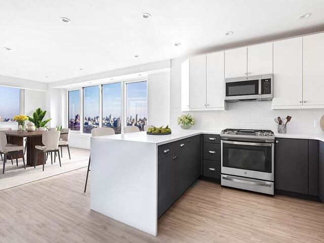 2-Bedroom at Two Lincoln Square