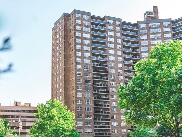 Studio at Parker Towers: 104-40 Queens Blvd