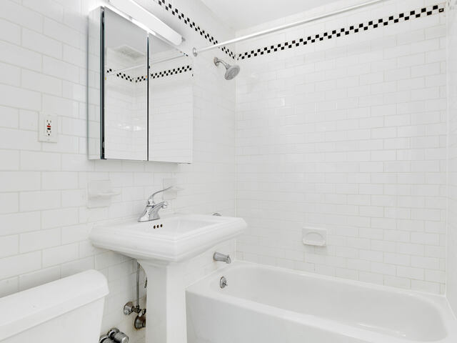 1-Bedroom at 876 Lexington Avenue