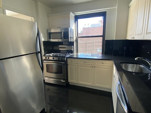 2-Bedroom at Lexington Towers