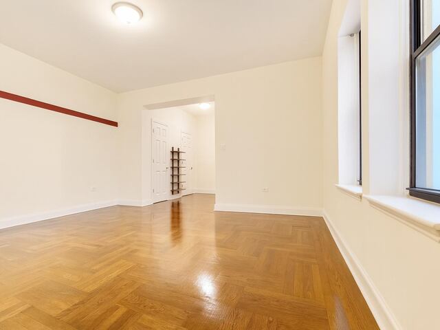 1-Bedroom at 105 Pinehurst Avenue