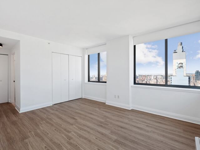 2-Bedroom at 800 Sixth Avenue