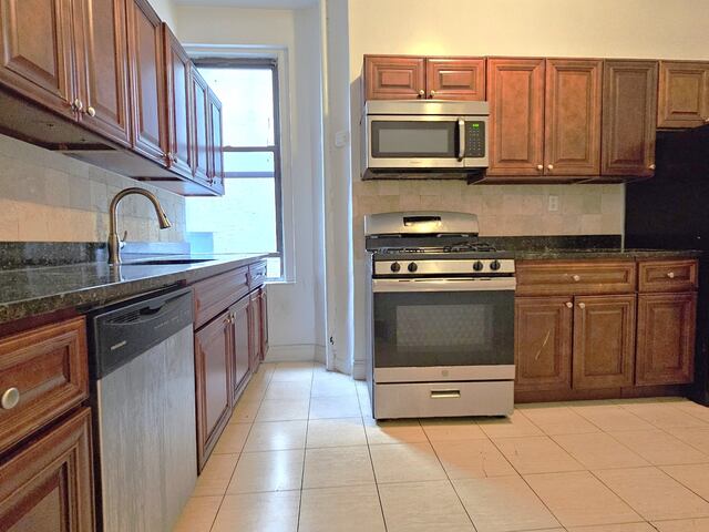 4-Bedroom at 255 Fort Washington Avenue