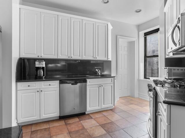 5-Bedroom at 305 Riverside Drive