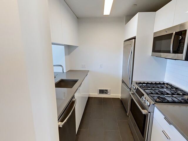 2-Bedroom at Hoyt and Horn