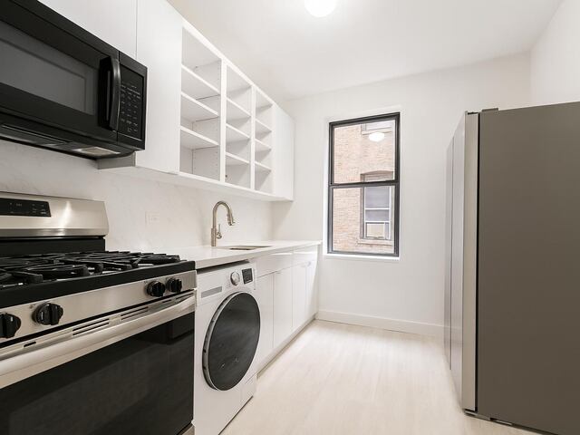4-Bedroom at 3415 Broadway