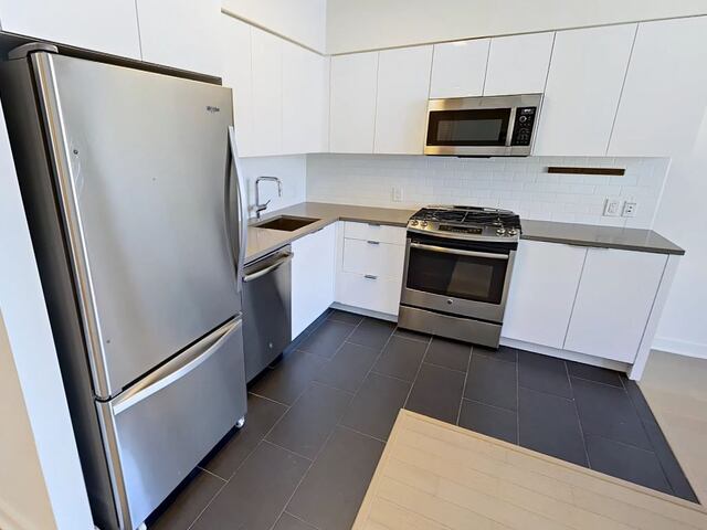 1-Bedroom at Hoyt and Horn