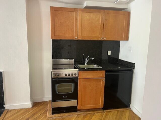 Studio at Sullivan Mews: 113 Sullivan