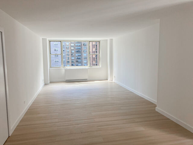 2-Bedroom at Murray Hill Manor