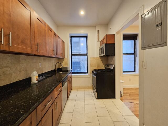 2-Bedroom at 270 Fort Washington Avenue