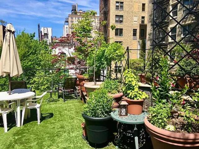 Studio at 301 West 89th Street