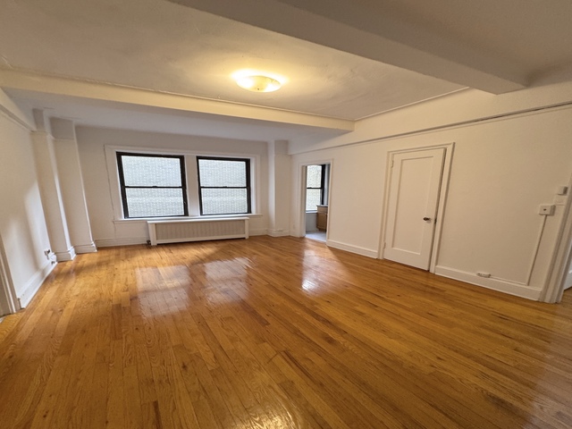 Studio at 155 East 52nd Street