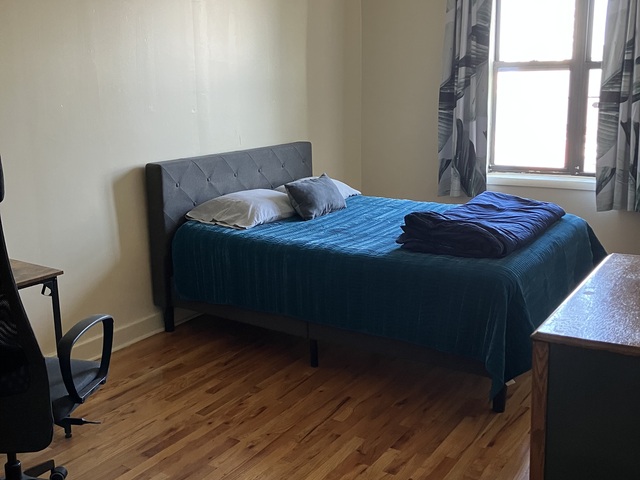 Room at 141 East 21st Street