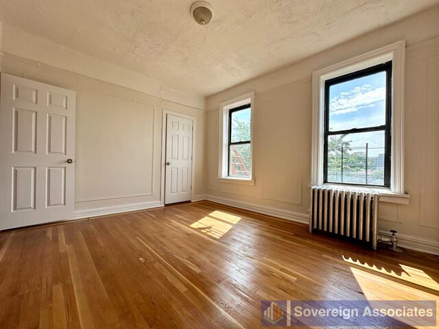 1-Bedroom at 1845 Hobart Avenue