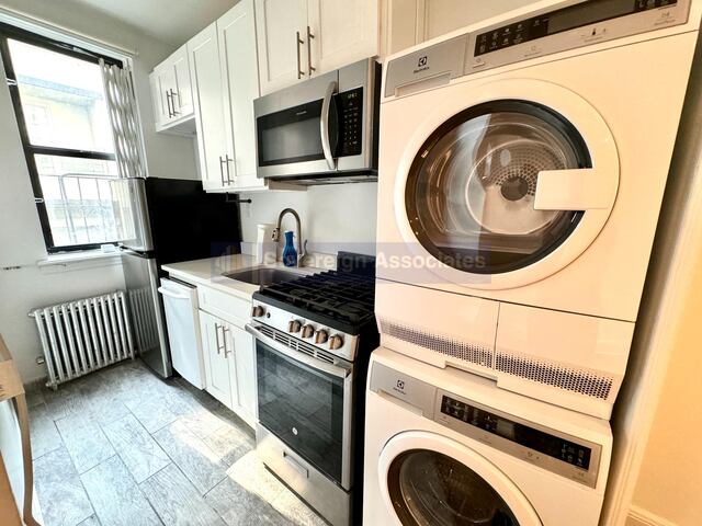 Studio at 156 East 85th Street