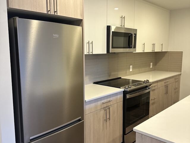 Studio at Parker Towers: 104-60 Queens Blvd