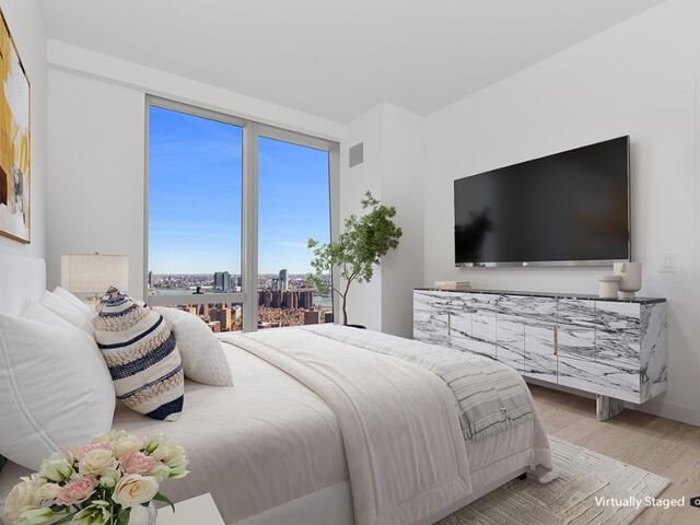 1-Bedroom at One Manhattan Square