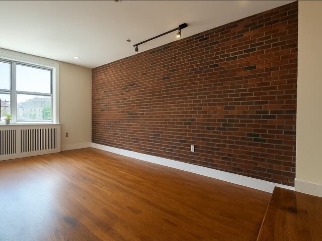 4-Bedroom at 4300 Broadway