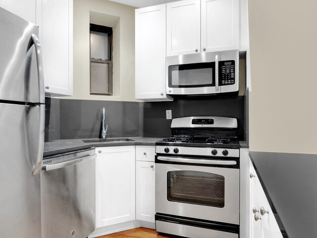 Studio at 1378 York Avenue