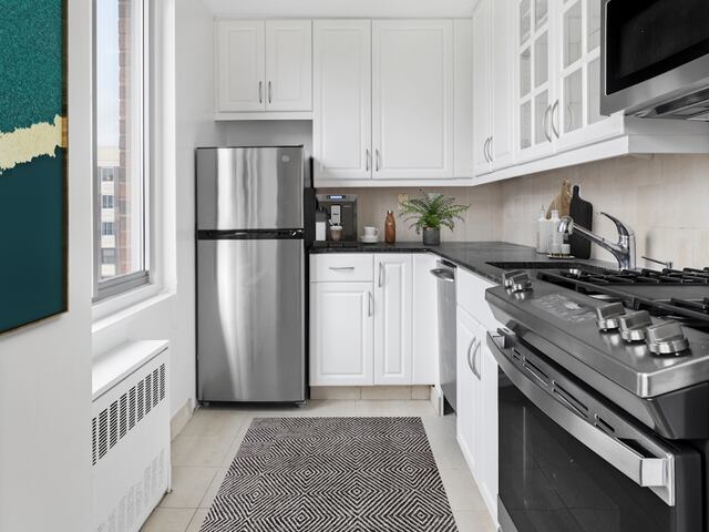 Studio at Kips Bay Court : 490 Second Ave