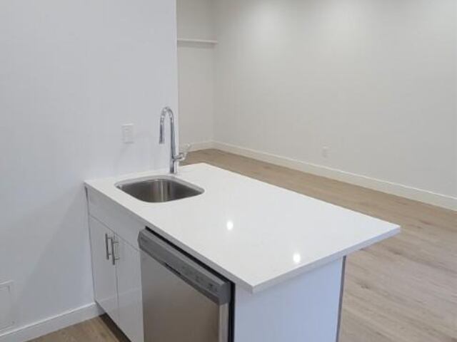 Studio at 880 Lexington Avenue