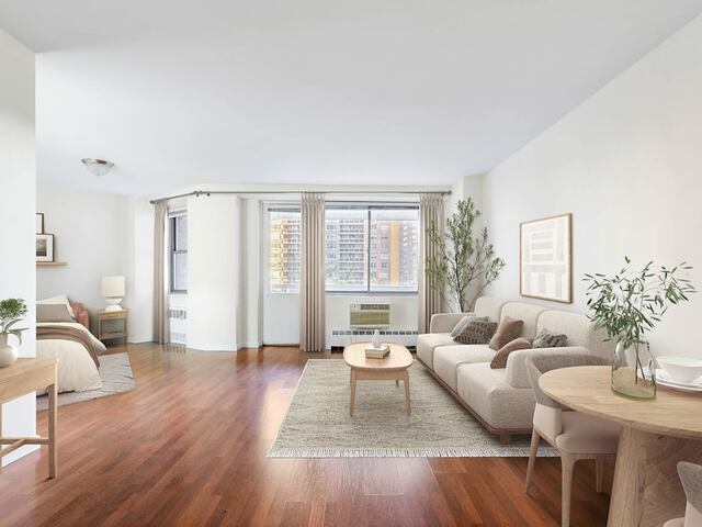 Studio at Parker Towers: 104-20 Queens Blvd