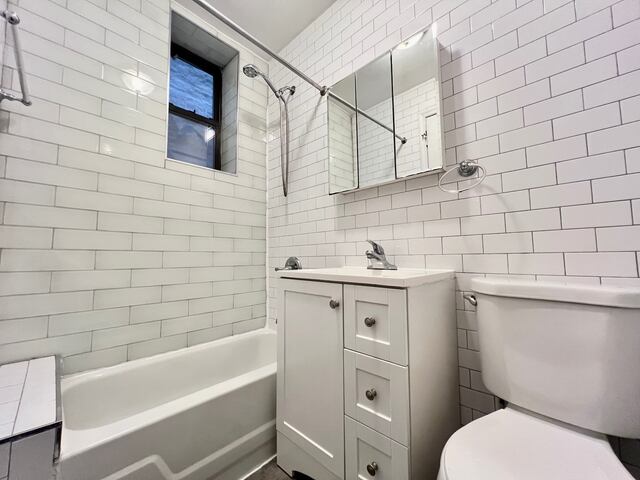 1-Bedroom at 386 Manhattan Avenue