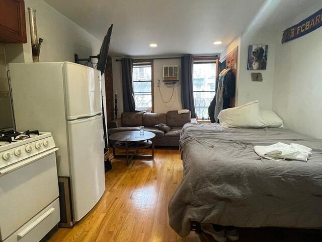 Studio at 126 East 7th Street