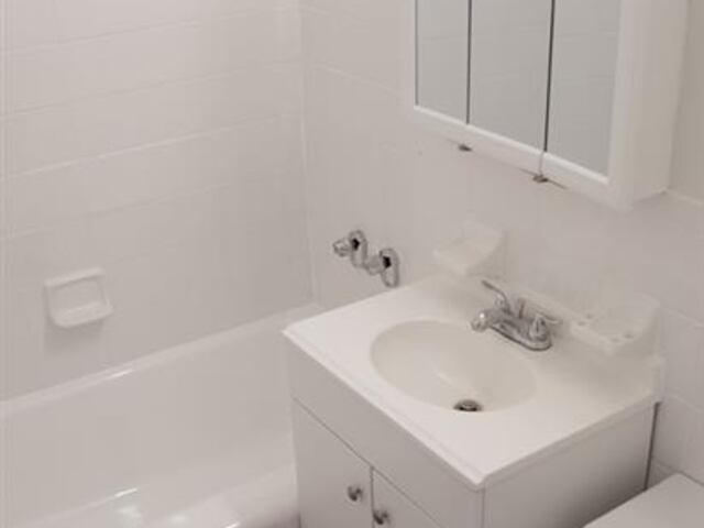 Studio at Parker Towers: 104-60 Queens Blvd