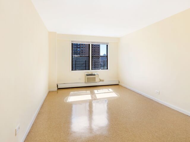 1-Bedroom at LeFrak City: Copenhagen