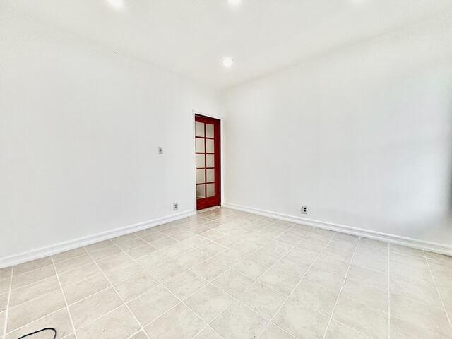 4-Bedroom at 3405 Broadway