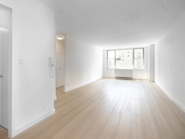 1-Bedroom at Murray Hill Manor