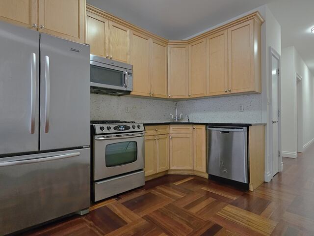 4-Bedroom at The Westbourne : 611 West 137th