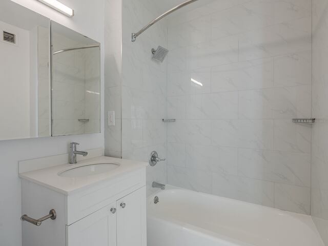 2-Bedroom at Newport: Southhampton