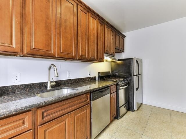 4-Bedroom at 3139 Broadway