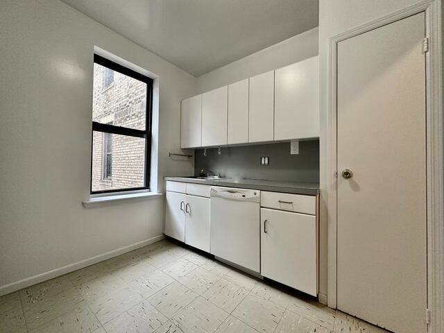 1-Bedroom at 590 Fort Washington Avenue
