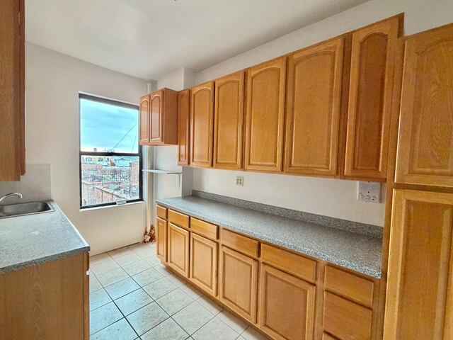 4-Bedroom at 90 Pinehurst Avenue