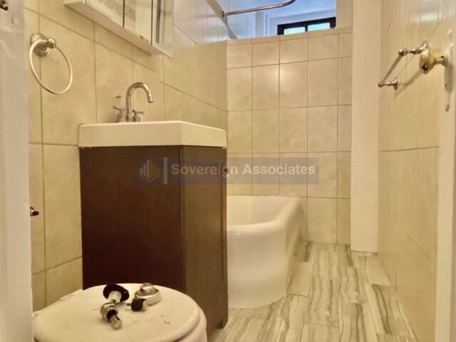 1-Bedroom at 213 Bennett Avenue