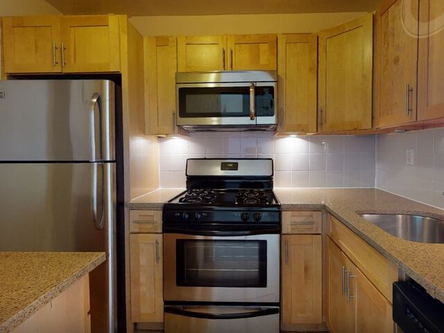 Studio at Parker Towers: 104-60 Queens Blvd