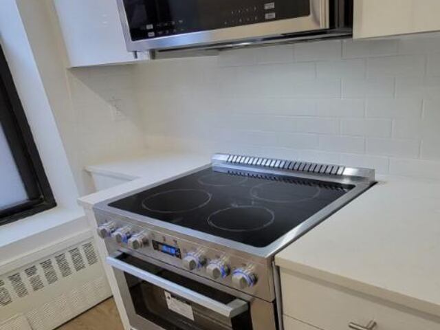 Studio at 880 Lexington Avenue