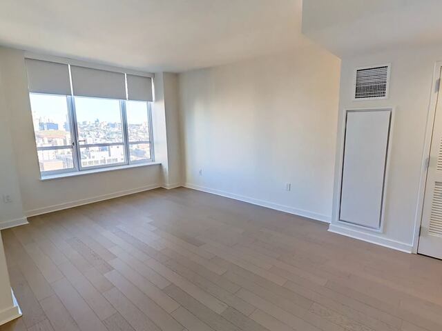 1-Bedroom at Hoyt and Horn