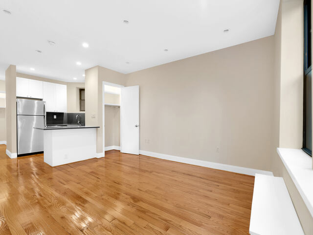 Studio at 1378 York Avenue