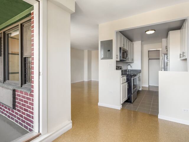 3-Bedroom at LeFrak City: Paris