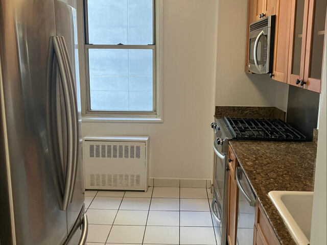 2-Bedroom at Murray Hill Manor