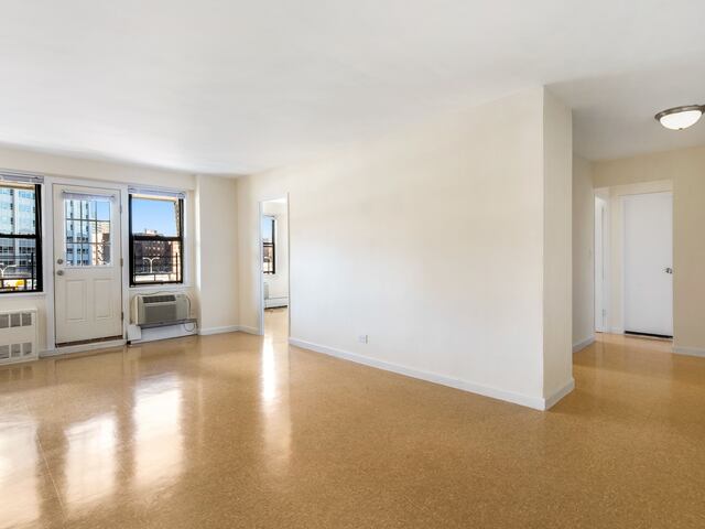 1-Bedroom at LeFrak City: Copenhagen